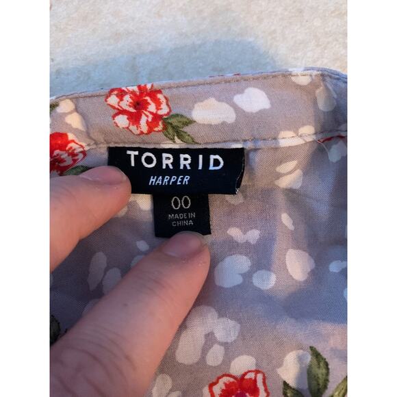 Torrid Harper gray floral leopard print 3/4 sleeve button woman’s size 10 medium - Picture 4 of 8